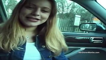 play Filmer avec Linda à Chiajna qui fait baiser avec trois hommes