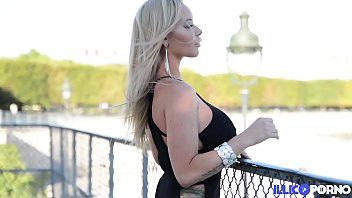 play Rachele una modelo rubia follando con culturista excitado