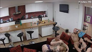 play Bałwan posuwa laskę porno w dupę i wkłada w nią swojego penisa