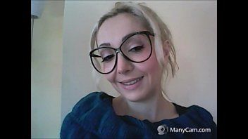 play The nerd with the glasses on her eyes who kisses you on the skin and self-masturbates you