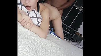 play Árabe muito rico que pode se dar ao luxo de foder adolescentes no baile em casa