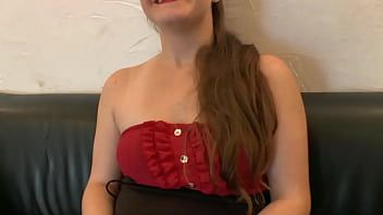 play شريكها لديه قضيب طويل جدًا ويريد ممارسة لعبة xxx مكثفة معه