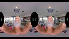 play VRHUSH: 'Claudia Macc recompensa tu arduo trabajo con una follada salvaje en POV