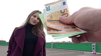 play Le da 300 euros por tener sexo con ella toda la noche