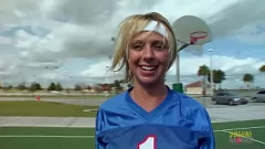 play Busty Blonde Brianna Beach fickt Trainer Levi Cash zu Hause