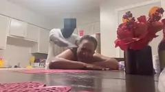play MILF cubierto de semen follado duro en la cocina