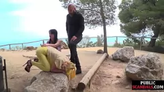 play O babă europeană perversă își joacă fundul mare într-un trio public cu dominatori