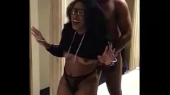 play Zobacz najbardziej masywnego kutasa w historii, gdy ta 18-letnia murzynka gwiazda porno przyjmuje 14-calowego czarnego kutasa w ostrej akcji na pieska